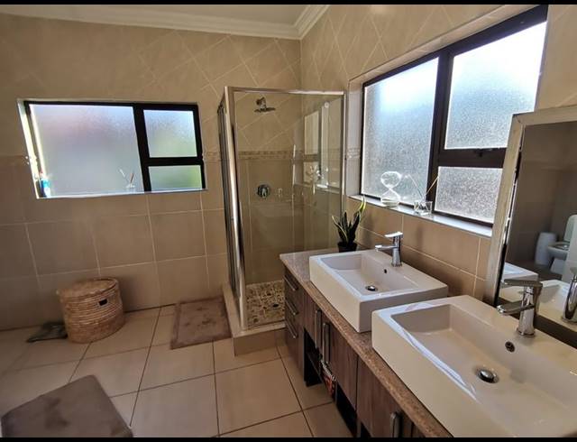 4 BEDROOM HOUSE FOR SALE IN VANDERBIJLPARK SE 8